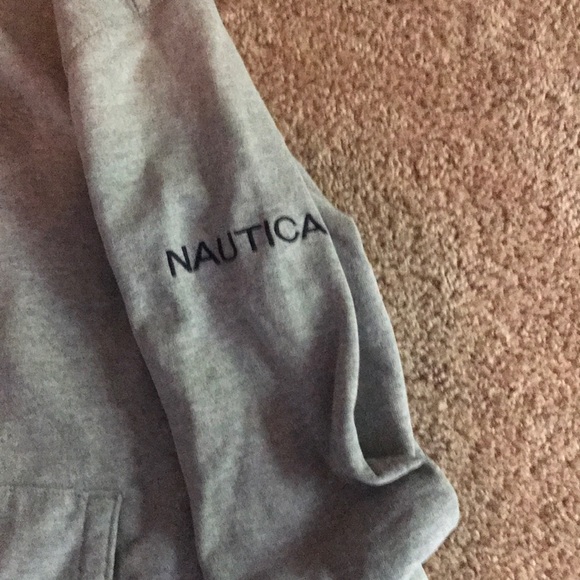 I’m selling a zip up Nautica sweatshirt - Picture 3 of 3
